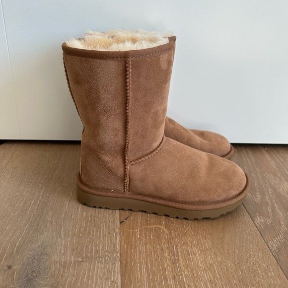Uggs - Picture 2 of 3
